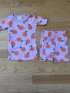 Hanna Andersson Pink Short-Sleeve Pajama Set with Orange Fruit Print